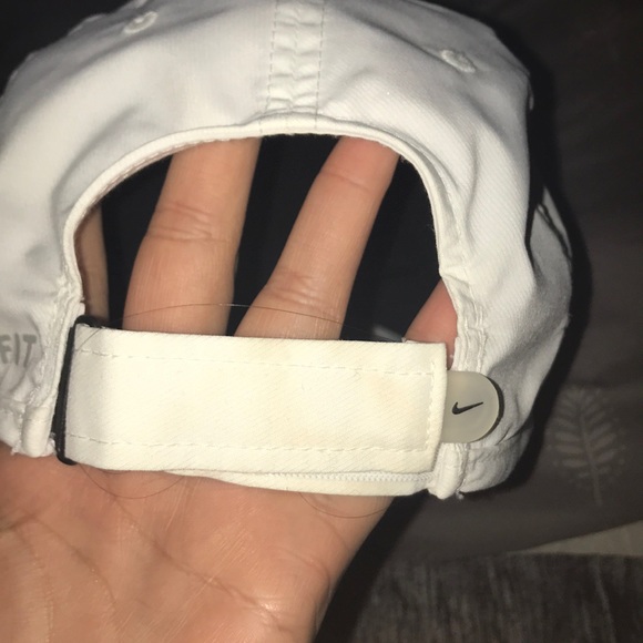 Nike hat - Picture 3 of 4